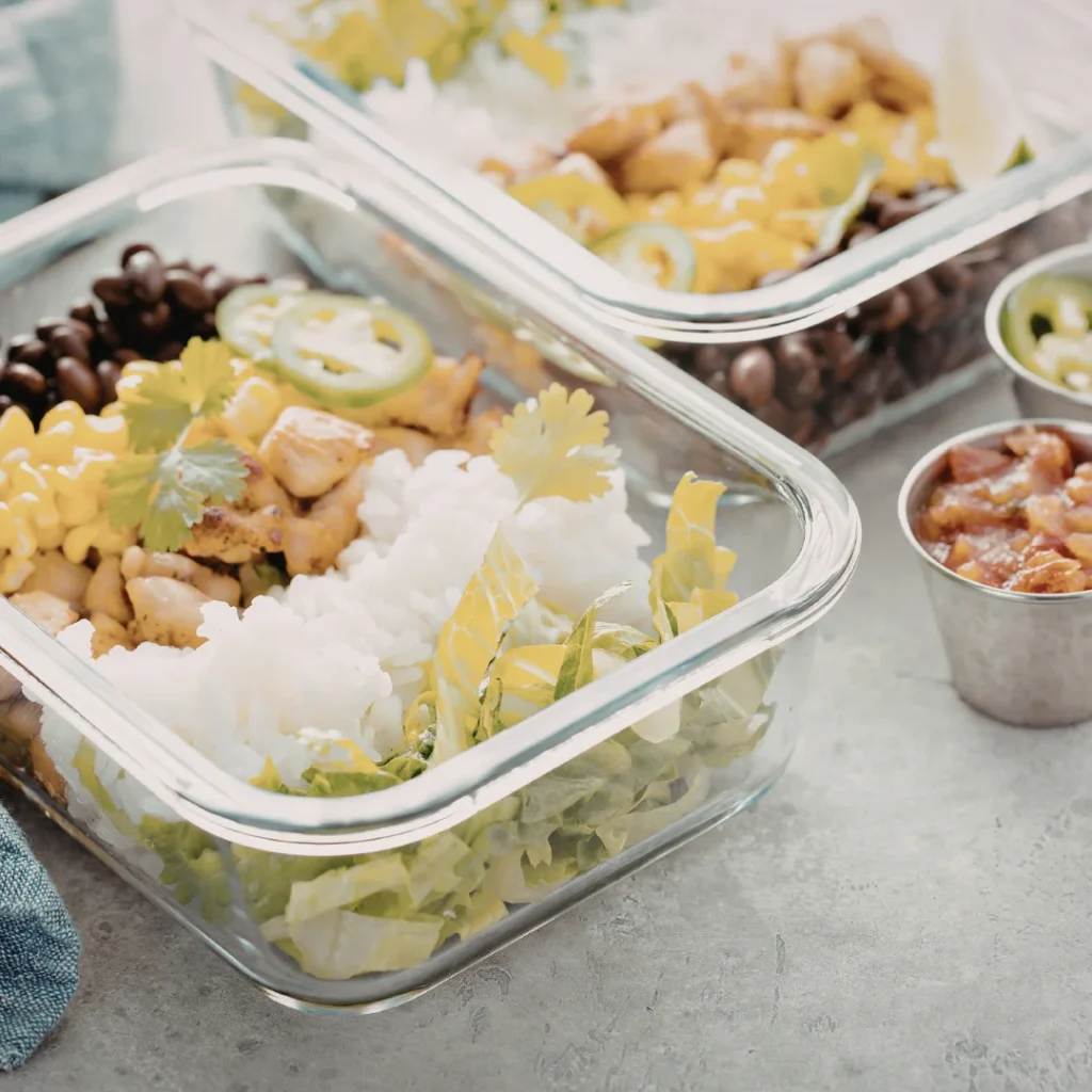 Refeições prontas em recipientes de vidro