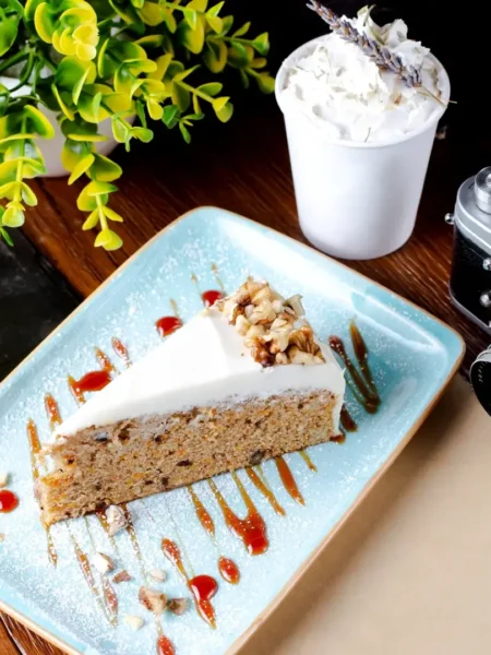 Bolo de Café com Chantilly